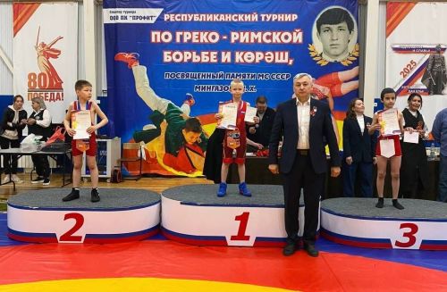 Открытый Республиканский турнир по греко-римской борьбе в Заинске: победы юных чистопольских борцов