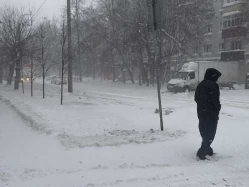 Юрист рассказал, можно ли избежать ответственности за опоздание на работу из-за непогоды