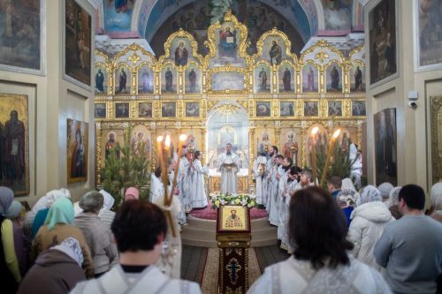 Епископ Пахомий совершил богослужение в Никольском соборе в день Обрезания Господня
