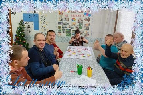 Подопечные Чистопольского интерната отметили День зимующих птиц созданием коллективного панно