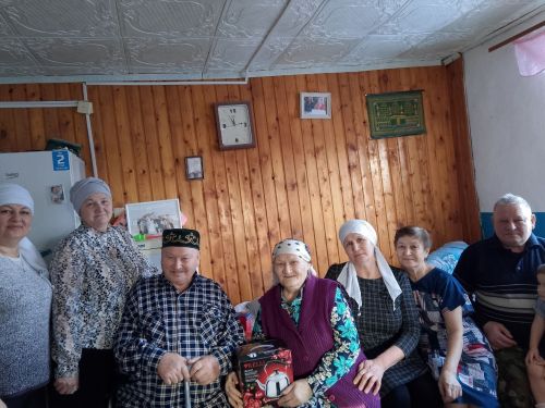 Жителей села Кутлушкино поздравили с юбилейными датами