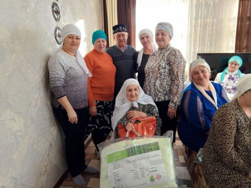 Жителей села Кутлушкино поздравили с юбилейными датами