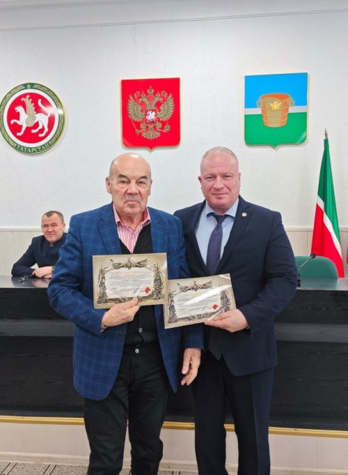 Глава района вручил благодарности от воинских частей за поддержку военнослужащих СВО