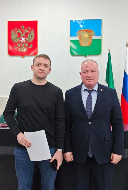 Глава района вручил благодарности от воинских частей за поддержку военнослужащих СВО