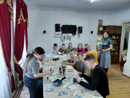 Воспитанники чистопольской воскресной школы познакомились с искусством народной росписи