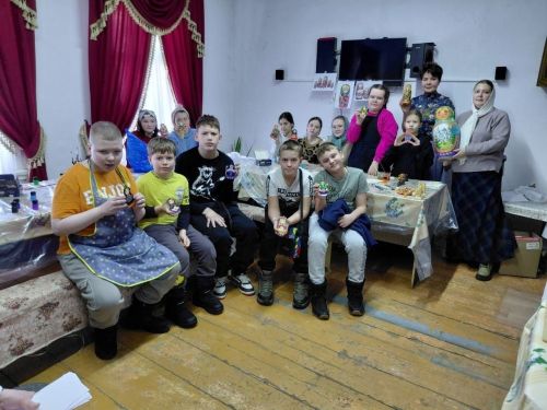 Воспитанники чистопольской воскресной школы познакомились с искусством народной росписи