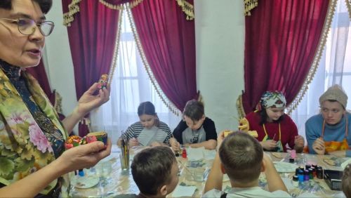 Воспитанники чистопольской воскресной школы познакомились с искусством народной росписи