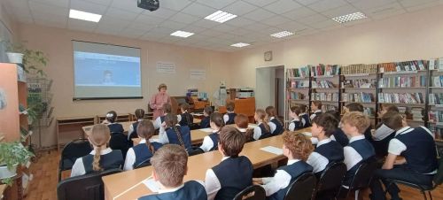 Китапханәдәге дәрес лицей укучыларын Тукай шигърияте белән таныштырды