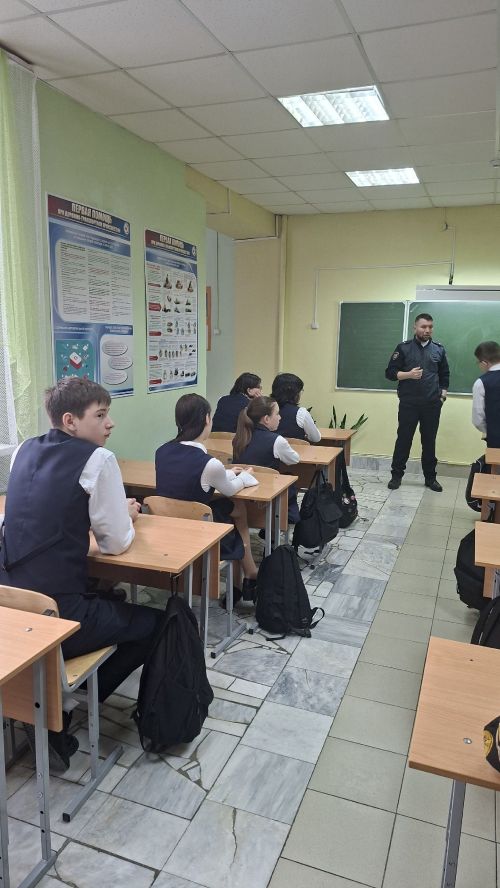 Инспектор ПДН провёл урок безопасности для чистопольских лицеистов