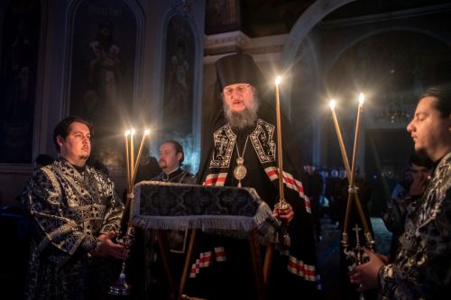 Епископ Пахомий совершил Великое повечерие с чтением покаянного канона