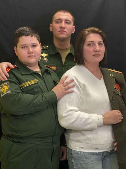 Герой кителе: Чистайда махсус хәрби операциядә катнашучыларның гаиләләре өчен үзенчәлекле фотосессия булды