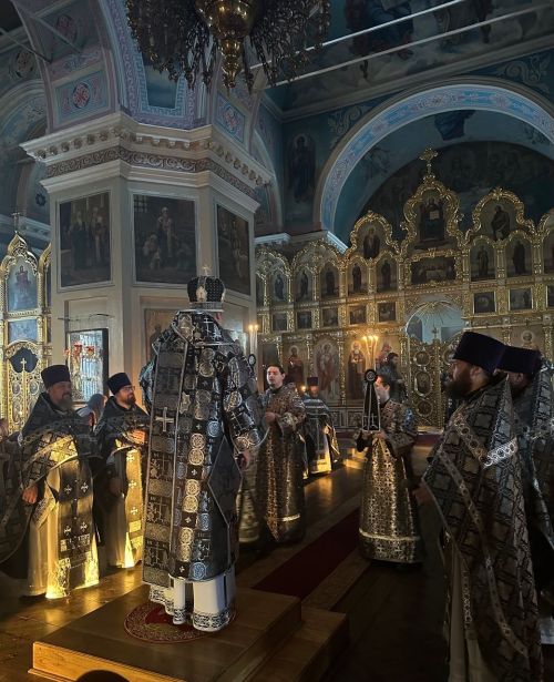 В Свято-Никольском соборе встретили отреставрированный образ «Распятие Господне»