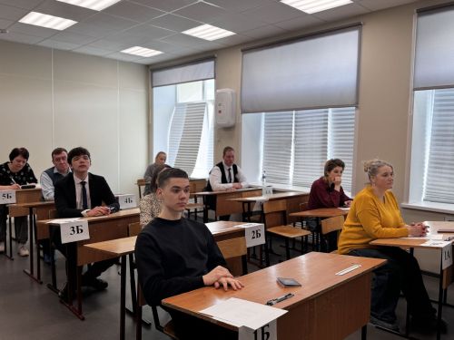 В Чистополе родители и дети вместе сдали пробные ОГЭ и ЕГЭ