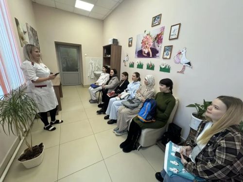 «Здоровье малыша начинается с мамы»: в чистопольской женской консультации прошла встреча с будущими родителями