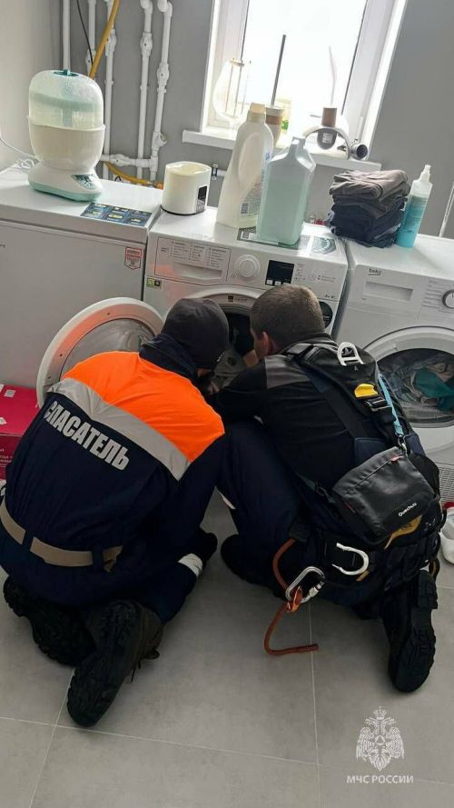 В Казани двухлетний малыш застрял в стиральной машине