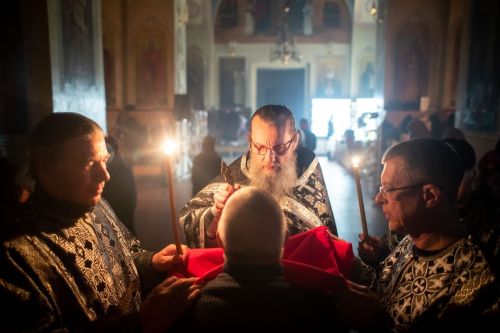Епископ Пахомий провёл вечернюю службу в Свято-Никольском соборе
