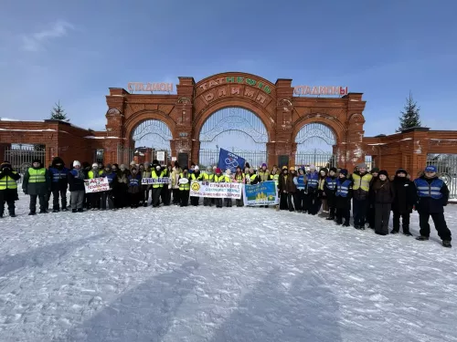 В Чистополе юидовцы поздравили женщин-пешеходов с 8 Марта и подарили световозвращающие аксессуары