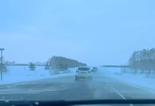 В Чистополе юидовцы поздравили женщин-пешеходов с 8 Марта и подарили световозвращающие аксессуары