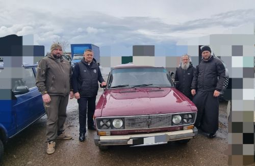 Священники Чистопольской епархии передали автомобиль бойцам СВО