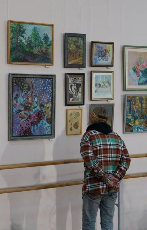 В Чистопольских Выселках открылась новая картинная галерея