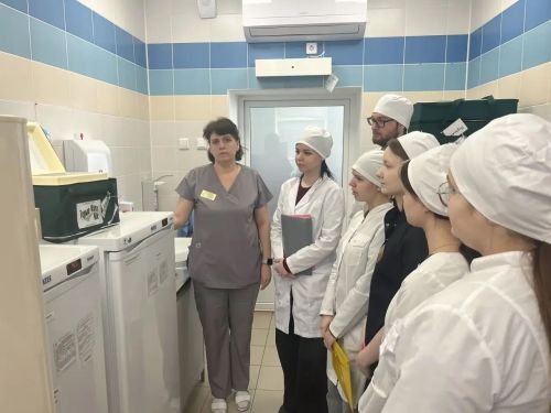В детской поликлинике прошёл мастер-класс для студентов медучилища по холодовой цепи вакцин