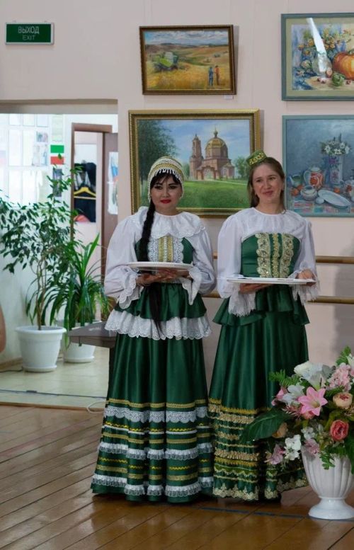 В Чистопольских Выселках открылась новая картинная галерея