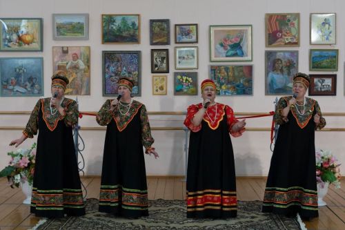 В Чистопольских Выселках открылась новая картинная галерея