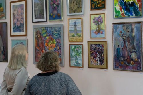 В Чистопольских Выселках открылась новая картинная галерея