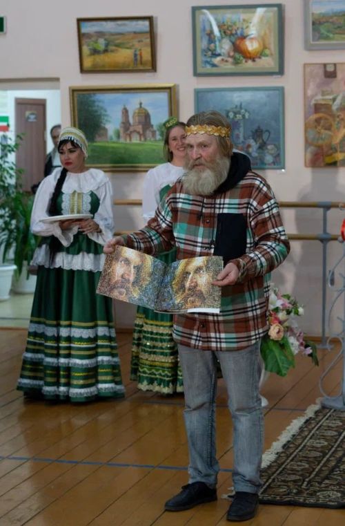 В Чистопольских Выселках открылась новая картинная галерея