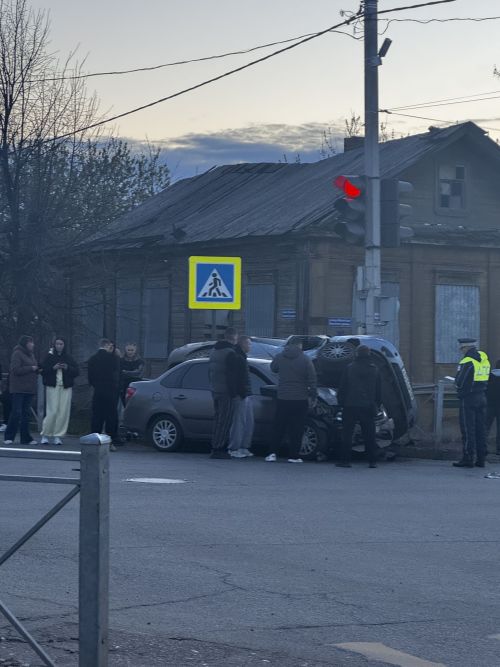 В Чистополе столкнулись две легковушки