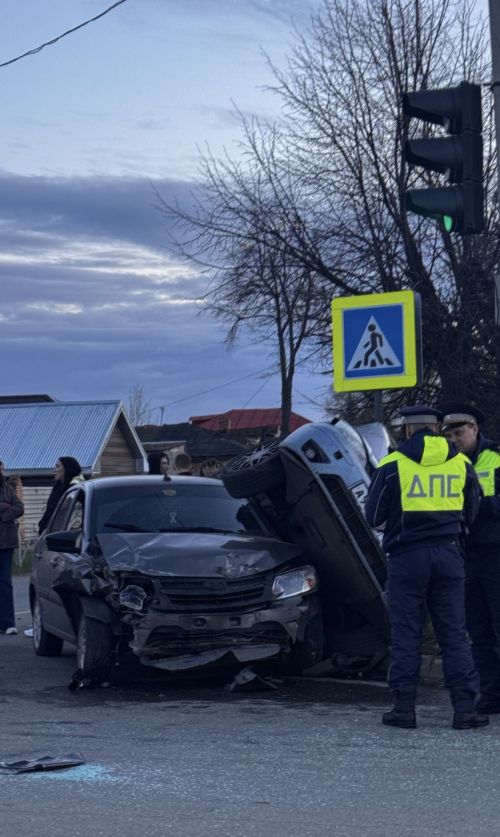 В Чистополе столкнулись две легковушки