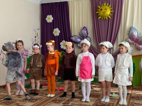 Мәктәпкәчә яшьтәге Чистай балалары «Театрның тылсымлы дөньясы» фестивалендә татар телендә спектакльләр күрсәттеләр