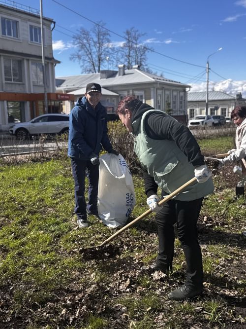 В Чистополе прошёл масштабный субботник на Центральном бульваре