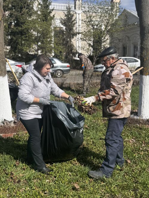 В Чистополе прошёл масштабный субботник на Центральном бульваре