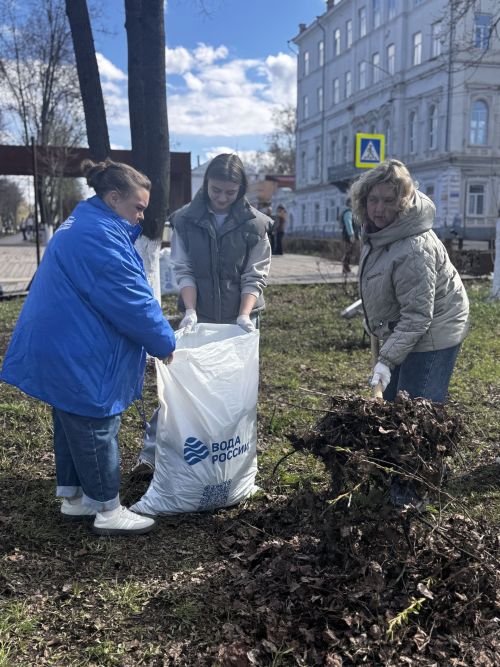 В Чистополе прошёл масштабный субботник на Центральном бульваре
