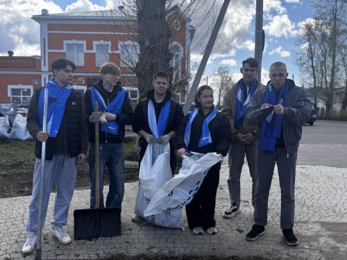 В Чистополе прошёл масштабный субботник на Центральном бульваре