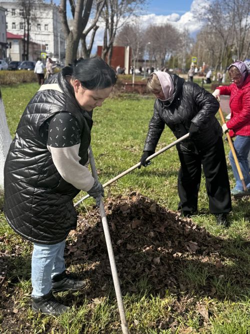 В Чистополе прошёл масштабный субботник на Центральном бульваре