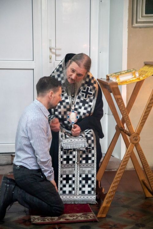 Накануне Великого Четвертка: епископ Пахомий совершил вечернее богослужение в Никольском соборе