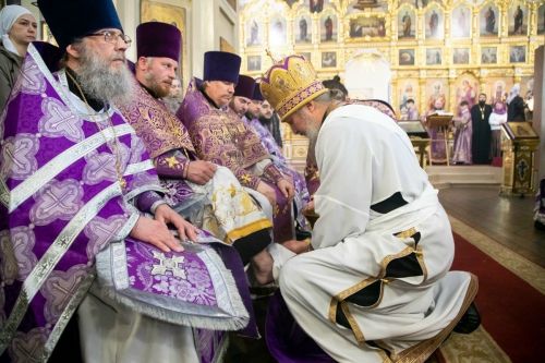 Епископ Пахомий совершил чин умовения ног в чистопольском соборе