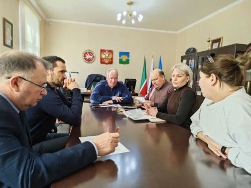 Дороги, ЖКХ и новая база отдыха: Глава Чистопольского района провёл приём граждан