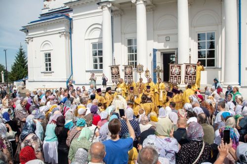 В кафедральном соборе Чистополя почтили память святителя Николая Чудотворца