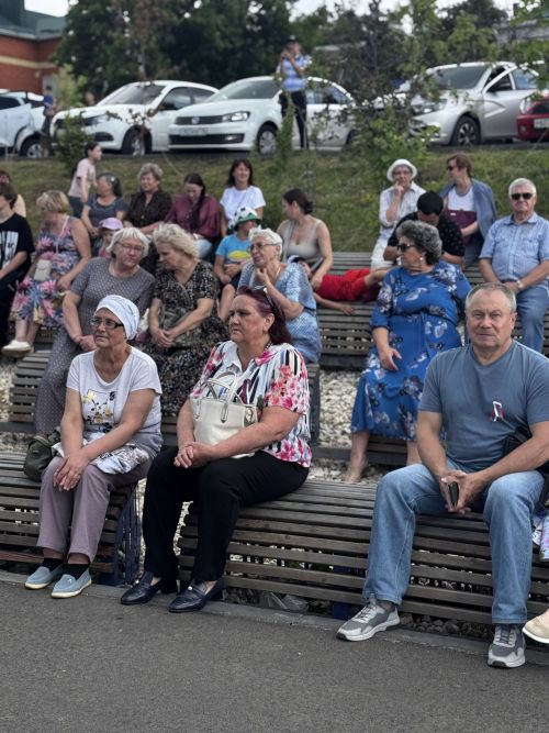 «Под флагом России»: на набережной «Наречье» прошел праздничный концерт в честь Дня России