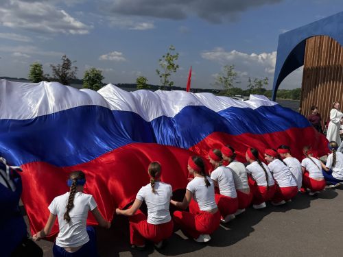 «Под флагом России»: на набережной «Наречье» прошел праздничный концерт в честь Дня России