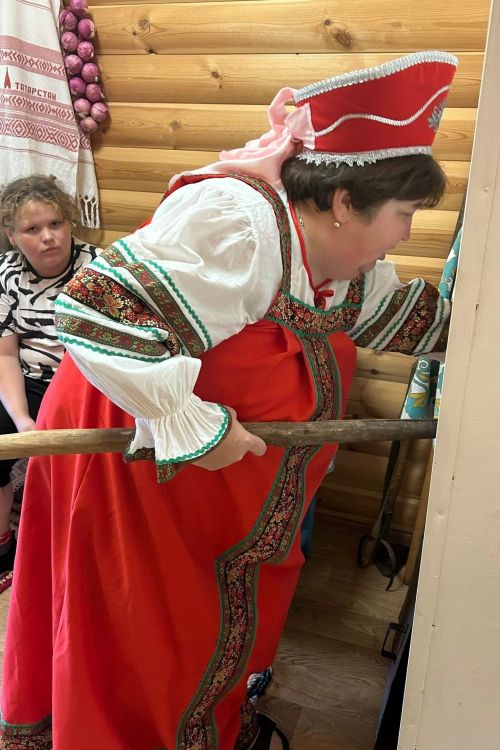 Ребята села Чистопольского района совершили путешествие в «Русскую избу»