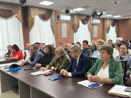 На аппаратном совещании в Чистопольском районе обсудили работу ТОС, ситуацию на полях и оперативную обстановку