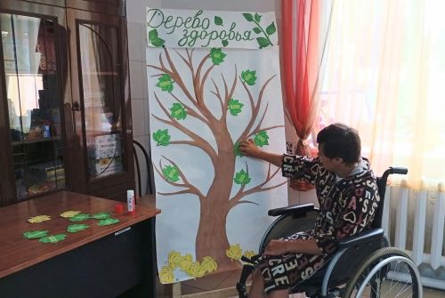 В Чистополе подопечные Дома социального обслуживания вырастили «Дерево здоровья»