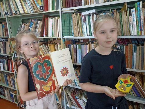 В Чистопольской библиотеке прошёл час творчества, посвящённый татарскому орнаменту