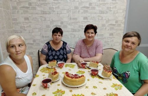 «Торт дружбы и доброты»: кулинарный праздник прошёл в Чистопольском доме социального обслуживания