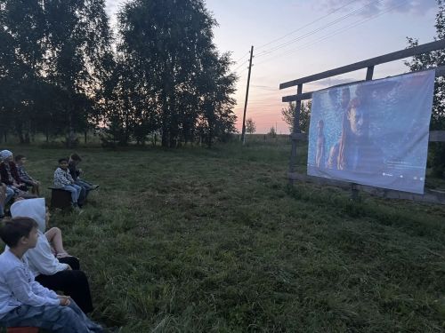 В селах Чистопольского района продолжаются летние кинопоказы под открытым небом