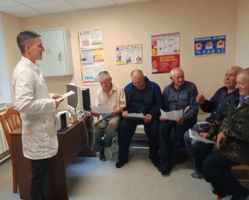 Фельдшер из Чистопольского района провёл беседу с сельчанами о вреде алкоголя
